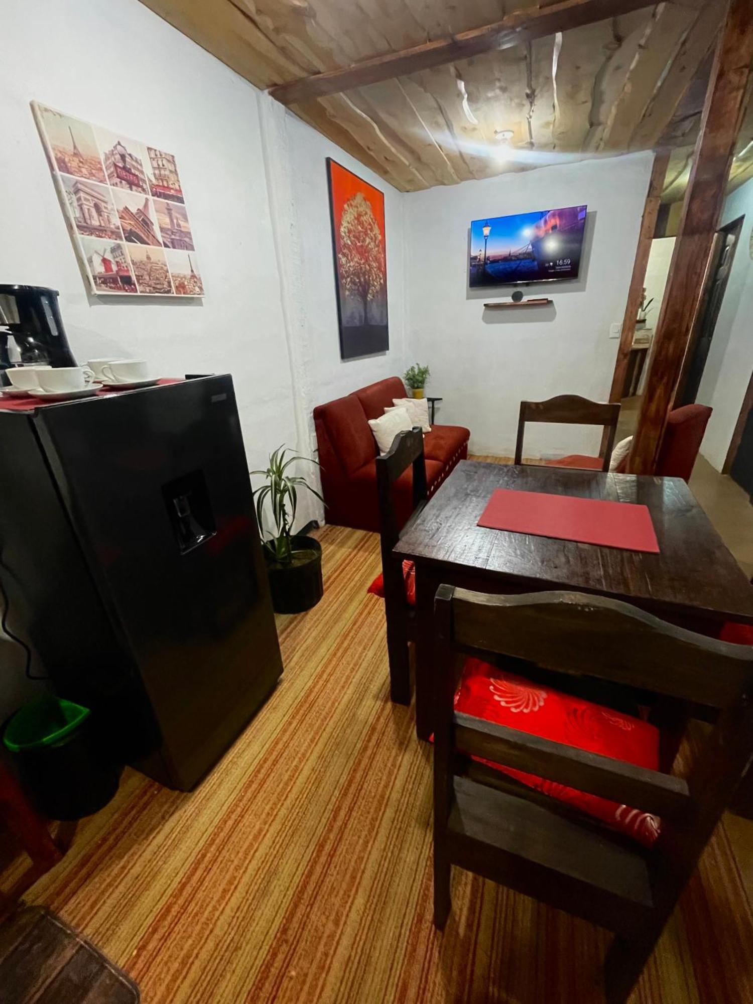 Poas Volcano Rooms Fraijanes ภายนอก รูปภาพ